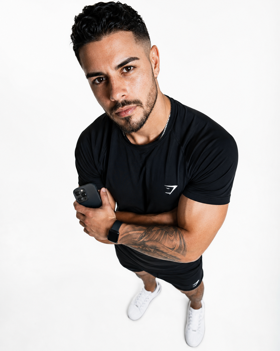 A personal trainer holding a phone, another AgendaLlena profession